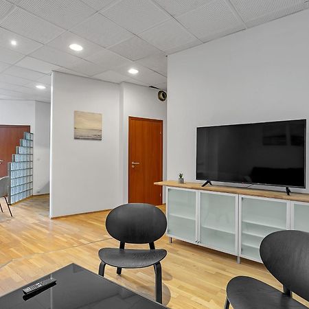 Bright Apartment In The Heart Of The City! Рейкьявик Экстерьер фото